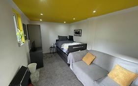 Single Room Near Heathrow Windsor Legoland & Free Parking Onsite